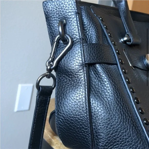 Like New RARE Coach Swagger 37 Satchel Ombré Rivets in black leather - Picture 6 of 14